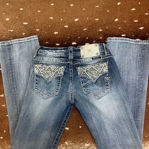 Miss Me Jeans Women’s size 26 boot cut Embroidered Embellished
